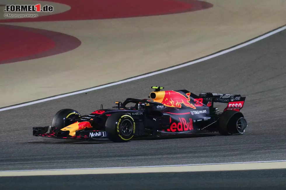 Foto zur News: Max Verstappen (4): Am Speed liegt&#039;s nicht, dass &quot;Mad Max&quot; zum zweiten Mal hintereinander leer ausgeht. Der Unfall im Qualifying? Viel Pech dabei. Der Reifenschaden nach der Kollision mit Hamilton? Hätte auch anders ausgehen können. Aber Hamilton hat recht, wenn er sagt: Ich hätte das besser gekonnt!