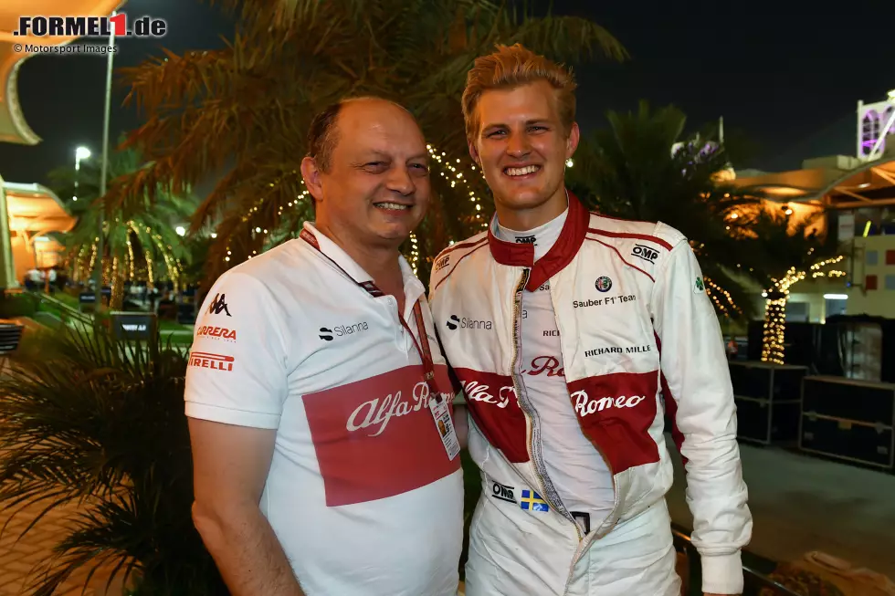 Foto zur News: Marcus Ericsson (2): Endlich zeigt der Schwede, dass wir uns mit unseren dauerschlechten Noten in ihm täuschen! Vielleicht, weil der Gewichtsnachteil gegen Wehrlein 2017 größer war als gedacht. Super-Rookie Leclerc hatte er sicher im Griff. Erneut. Für Bestnote 1 zu wenig talentiert.