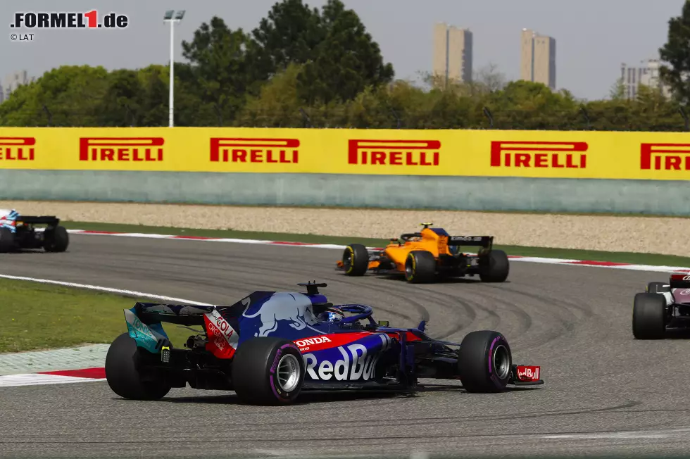 Foto zur News: Brendon Hartley (4): Immerhin meldete sich der &quot;Kiwi&quot; im Qualifying zurück und schaffte im Gegensatz zum Teamkollegen den Q2-Einzug. Im Rennen schlug er eine solide Pace ein, wann immer er freie Fahrt hatte. Aber durch die Strategie (Start auf Ultrasoft, Rückfall durch den Boxenstopp) war er im Verkehr gefangen.