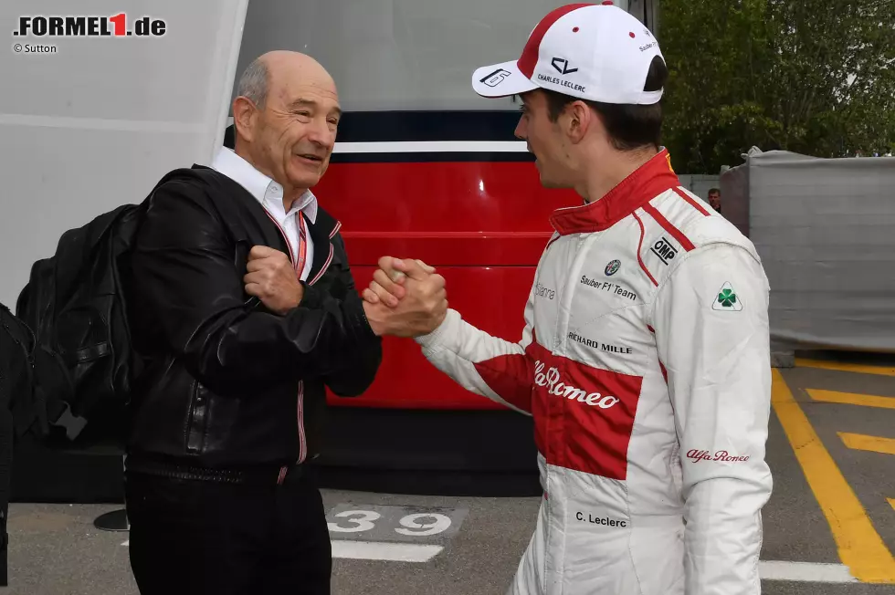 Foto zur News: Charles Leclerc (2): Endlich wird der Monegasse zu dem Super-Rookie, für den ihn nach den Formel-2-Erfolgen viele halten. In Baku ist der Knoten geplatzt. Es ist fast so, als würde er plötzlich schlagartig verstehen, wie er mit einem Formel-1-Auto umgehen muss. Das Können am Gaspedal hatte er schon davor.