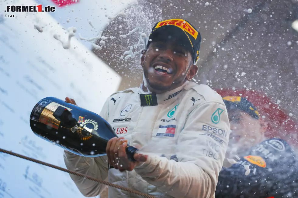 Foto zur News: Lewis Hamilton (1): Das ist wieder der Hamilton, den wir aus der zweiten Saisonhälfte 2017 kennen! Wenn der Mercedes-Star in Form ist und seine &quot;Diva&quot; mitspielt, ist er nahezu unschlagbar. Der Sieg in Baku fiel ihm in den Schoß. Der in Barcelona war eine Demonstration seiner Klasse.