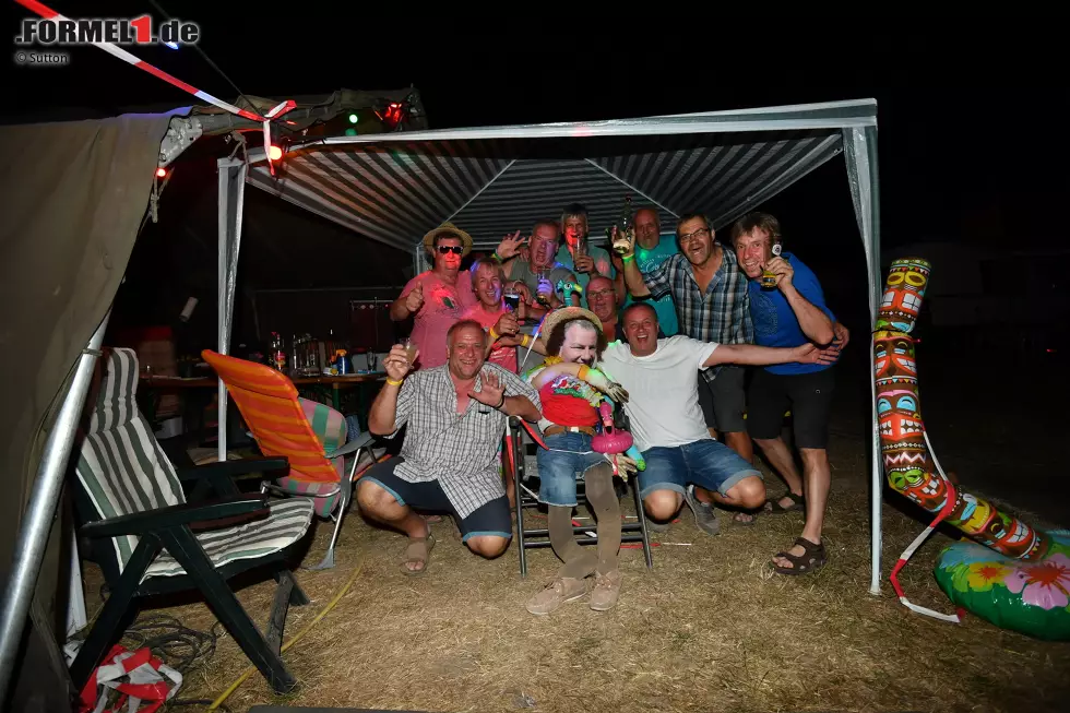 Foto zur News: Die Stimmung war mehr &quot;Malle&quot; als Baden, genau wie (zumindest teilweise) das Wetter ...