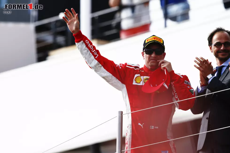 Foto zur News: Kimi Räikkönen (3): Ein Podium sieht auf den ersten Blick nach Erfolg aus. Das sehen wir ganz anders: Im Qualifying hat Räikkönen beide entscheidenden Q3-Runden in den Sand gesetzt. Im Rennen wählte er am Start die falsche Linie. Und an Ricciardo kam er nur vorbei, weil dessen Flügel kaputt war. Bestenfalls Mittelmaß.