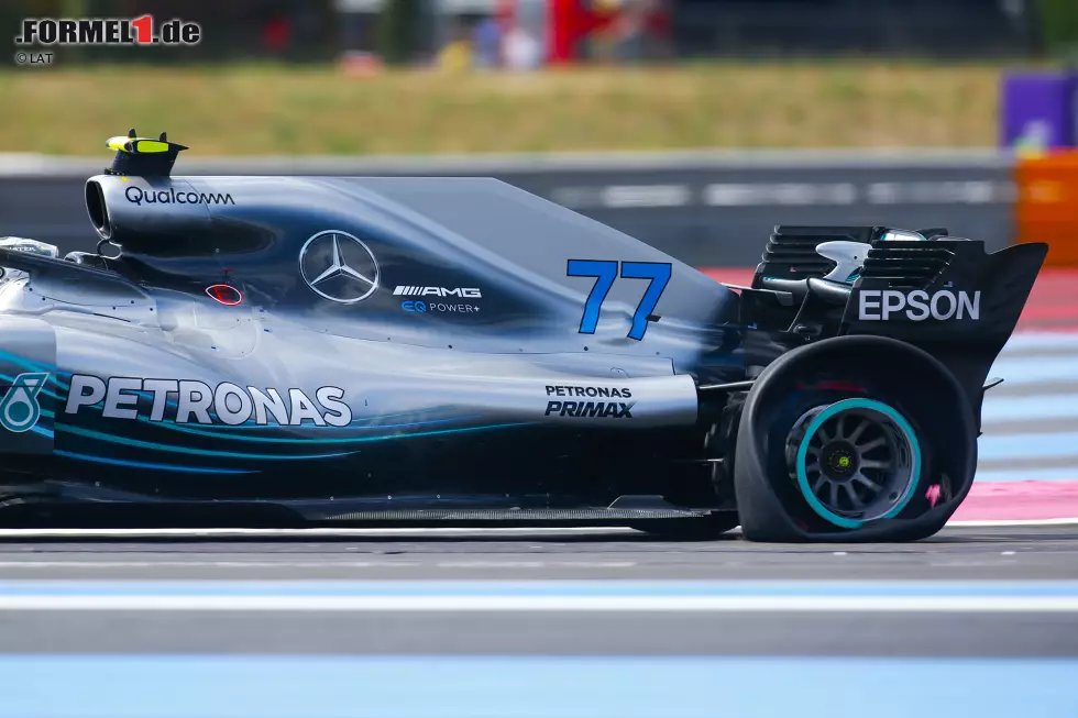 Foto zur News: Valtteri Bottas (2): Wer Mercedes fährt und Siebter wird, hat eigentlich keine 2 verdient. Aber für den Startcrash konnte er nichts, und danach hatte er mehr Mühe als Vettel, durch das Feld zu pflügen, weil sein Unterboden stark beschädigt war. Deswegen letztendlich auch im Kampf gegen Magnussen um P6 farblos.