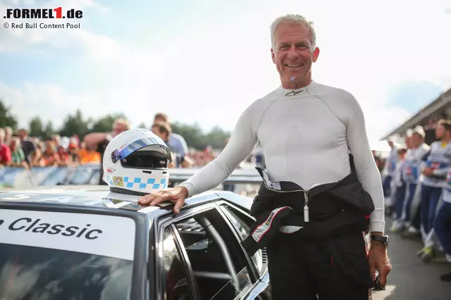 Foto zur News: Bei der Legendenparade im Rahmen des Formel-1-Grand-Prix auf dem Red-Bull-Ring waren zahlreiche Motorsport-Idole mit von der Partie. Niki Lauda, Gerhard Berger und Co. waren in historischen Fahrzeugen aus der Deutschen Rennsport-Meisterschaft unterwegs.