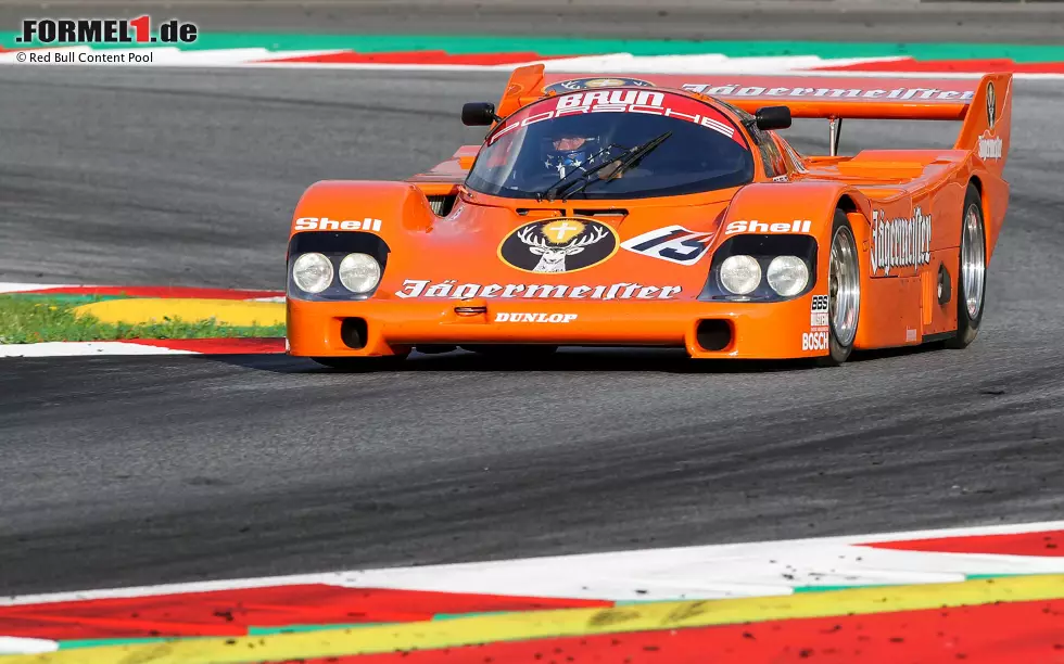 Foto zur News: Bei der Legendenparade im Rahmen des Formel-1-Grand-Prix auf dem Red-Bull-Ring waren zahlreiche Motorsport-Idole mit von der Partie. Niki Lauda, Gerhard Berger und Co. waren in historischen Fahrzeugen aus der Deutschen Rennsport-Meisterschaft unterwegs.