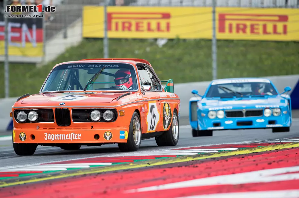 Foto zur News: Bei der Legendenparade im Rahmen des Formel-1-Grand-Prix auf dem Red-Bull-Ring waren zahlreiche Motorsport-Idole mit von der Partie. Niki Lauda, Gerhard Berger und Co. waren in historischen Fahrzeugen aus der Deutschen Rennsport-Meisterschaft unterwegs.