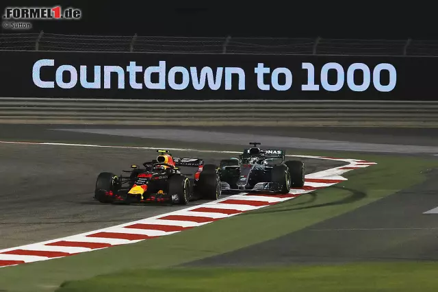 Foto zur News: Verstappens Reifen macht sofort schlapp, außerdem wurde das Differenzial beschädigt. Verstappen schied wenig später aus, Hamilton konnte das Rennen fortsetzen und wurde Dritter.