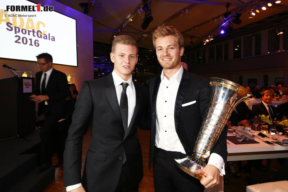 Foto zur News: In Motorsport-Kreisen hat er sich längst einen Namen gemacht - und das nicht nur wegen seines Familiennamens. Hier ist er mit Formel-1-Weltmeister Nico Rosberg, einem Ex-Teamkollegen seines Vaters, zu sehen.