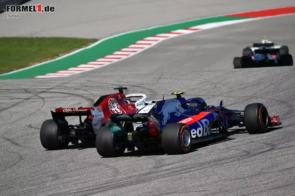 Foto zur News: Pierre Gasly (4): Schwierig zu benoten. Wegen Motorwechsels starteten die Toro Rossos aus der letzten Reihe. Da hatte der Franzose kein Erstrunden-Glück. Anders als Hartley. Und mit einem angeschlagenen Auto konnte er im Rennverlauf keine Akzente setzen.