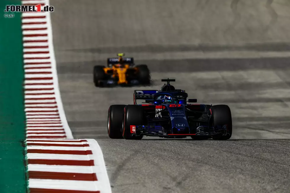 Foto zur News: Brendon Hartley (3): Würde er jedes Wochenende so fahren, wäre sein Toro-Rosso-Cockpit nicht in Gefahr. Hartley ging eine ordentliche Rennpace und wurde dafür mit zwei Punkten belohnt. Nicht die Glanztat eines zukünftigen Red-Bull-Fahrers. Aber das, was man von einem Toro-Rosso-Piloten erwarten kann.