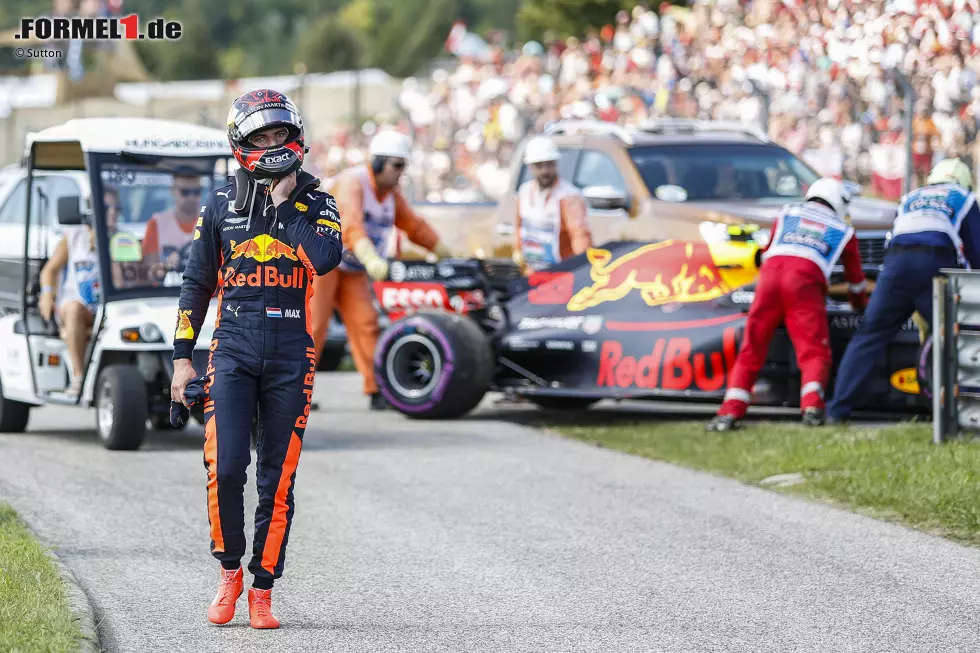 Foto zur News: Max Verstappen (3): Rang sieben im Qualifying war eine Enttäuschung, doch vielleicht geht der Red Bull im Regen doch nicht so gut, wie man immer behauptete. Nach dem Start brachte er sich wieder in die übliche Red-Bull-Position, bevor sein Motor zum Ärger von Teamchef Christian Horner bereits nach fünf Runden schlappmachte.