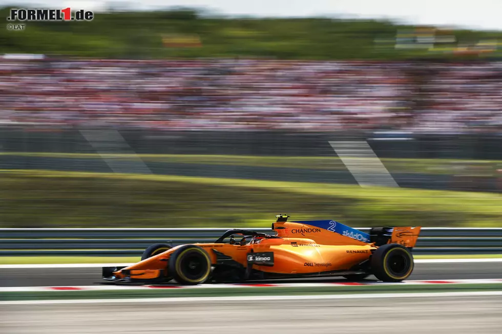 Foto zur News: Stoffel Vandoorne (4): Knapp an einer 3 vorbei! Der Belgier fuhr einen guten Start und war fast auf Augenhöhe mit Fernando Alonso, als sein Getriebe den Geist aufgab. Dass er trotzdem langsamer als der Spanier war und das Qualifying verhaute, spricht gegen eine bessere Note.