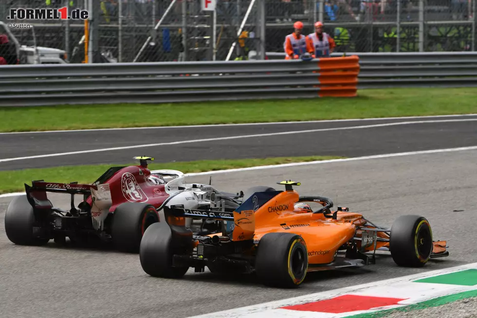 Foto zur News: Stoffel Vandoorne (4): Wieder Letzter im Qualifying, wieder von Alonso geschlagen: Es hat schon seine Gründe, dass der Belgier keinen neuen McLaren-Vertrag erhält. Die Leistung im Rennen war dann etwas besser, aber auch nicht mehr.