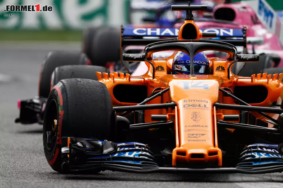 Foto zur News: Fernando Alonso (3): Der Routinier ist überzeugt davon, dass er ohne Ausfall in die Punkte gefahren wäre. Gut möglich. Er hat getan, was er tun musste, und Vandoorne wieder klar im Griff gehabt. Aber eben auch nicht mehr. Und was ihn bei der Quali-Aktion gegen Magnussen geritten hat, weiß wohl nur Alonso selbst.