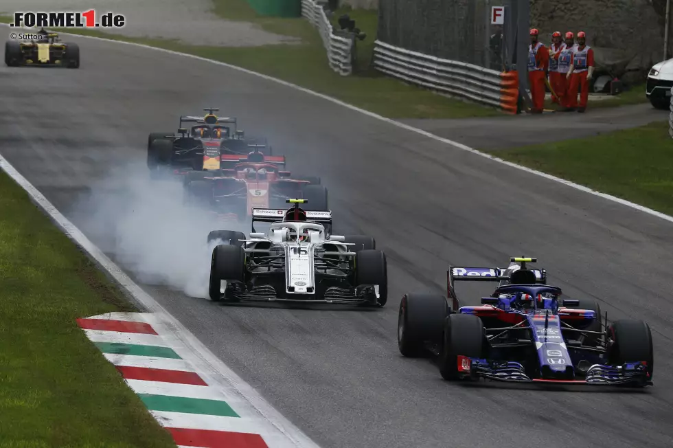 Foto zur News: Charles Leclerc (3): Angeblich soll er seit Samstagabend als Ferrari-Fahrer 2019 feststehen. Dafür war das ein bisschen dünn. Leclerc hatte seinen Teamkollegen in Monza im Griff, aber aus dem erhofften Top-10-Ergebnis wurde nichts.