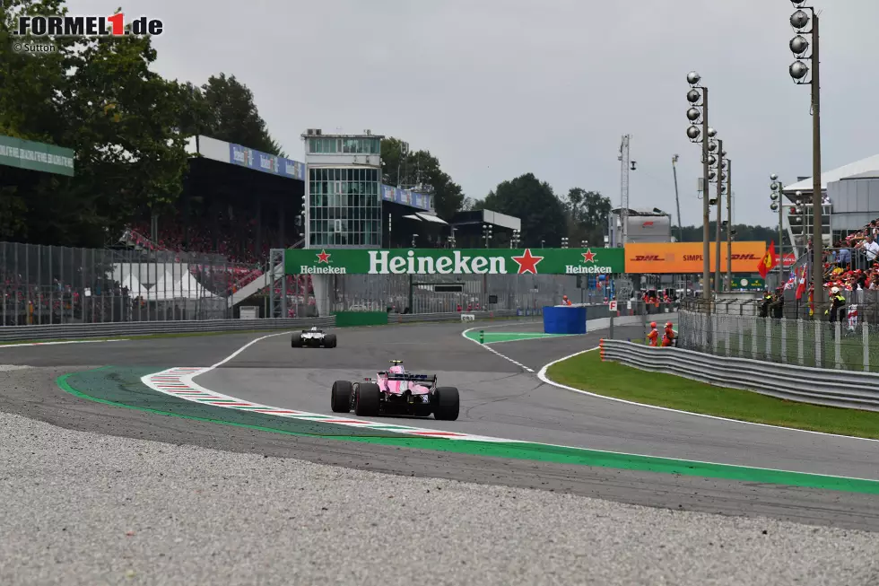 Foto zur News: Esteban Ocon (2): Bei ihm sind die Fehler nicht passiert, die bei Perez gemacht wurden, und so musste er sich in der &quot;zweiten Liga&quot; der Formel 1 nur Grosjean geschlagen geben. Zumindest auf der Strecke (Disqualifikation des Haas). Alles richtig gemacht. Bitter, dass sich für ihn noch immer kein Cockpit gefunden hat.