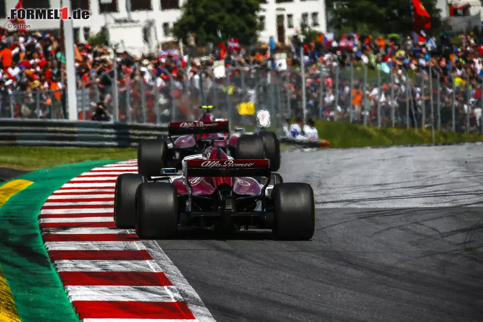 Foto zur News: Marcus Ericsson (3): Es war Pech, dass ausgerechnet Leclerc die gelben Flaggen heraufbeschworen hat, wegen derer Ericsson seine schnellste Quali-Runde abbrechen musste. Gegen Rennende war er - dank um 30 Runden frischerer Reifen - schneller als der Teamkollege. Blieb aber Teamplayer, als er diesen wieder durchließ.