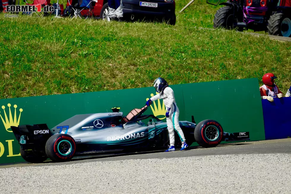 Foto zur News: Valtteri Bottas (2): Die sensationell starke Pole muss man ihm hoch anrechnen. Den schlechten Start machte er durch einen kämpferischen Konter noch in der ersten Runde (fast) wieder wett. Und womöglich hätte er das Rennen gewonnen, wenn er nicht ausgeschieden wäre. Hätte, Konjunktiv.