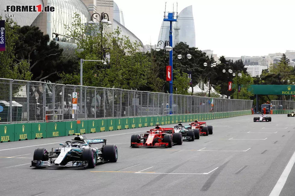 Foto zur News: Sebastian Vettel (3): Ohne Räikkönen-Fehler wäre er nicht auf Pole gestanden, trotzdem war Vettels Performance in Baku (und auch die des Ferrari) lange Zeit makellos. Dass Bottas durch das Safety-Car vor ihn kam, kann passieren. Der Verbremser beim Re-Start nicht. Vettel hätte das Rennen auch eine Runde später noch gewinnen können.