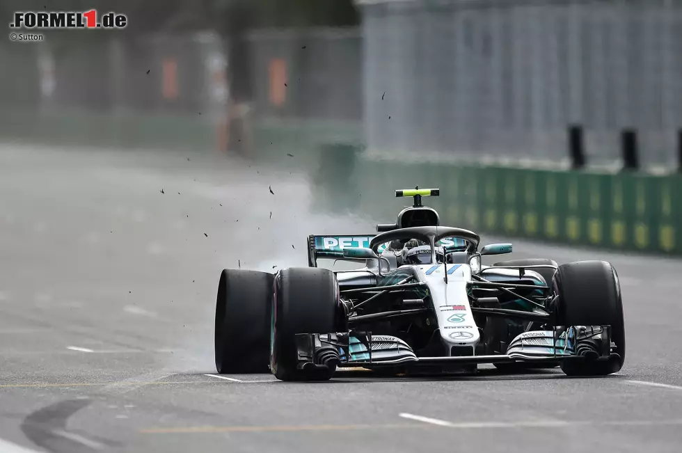 Foto zur News: Valtteri Bottas (2): Der Sieg wäre verdient gewesen, aber eher für die Strategen als für den Fahrer. Bottas war nur durch den Overcut in der Position, das Rennen gewinnen zu können - den hat er aber astrein umgesetzt. Der Reifenschaden am Ende war Pech. Und sich gegen Vettel beim Re-Start nicht zu verteidigen sehr klug.