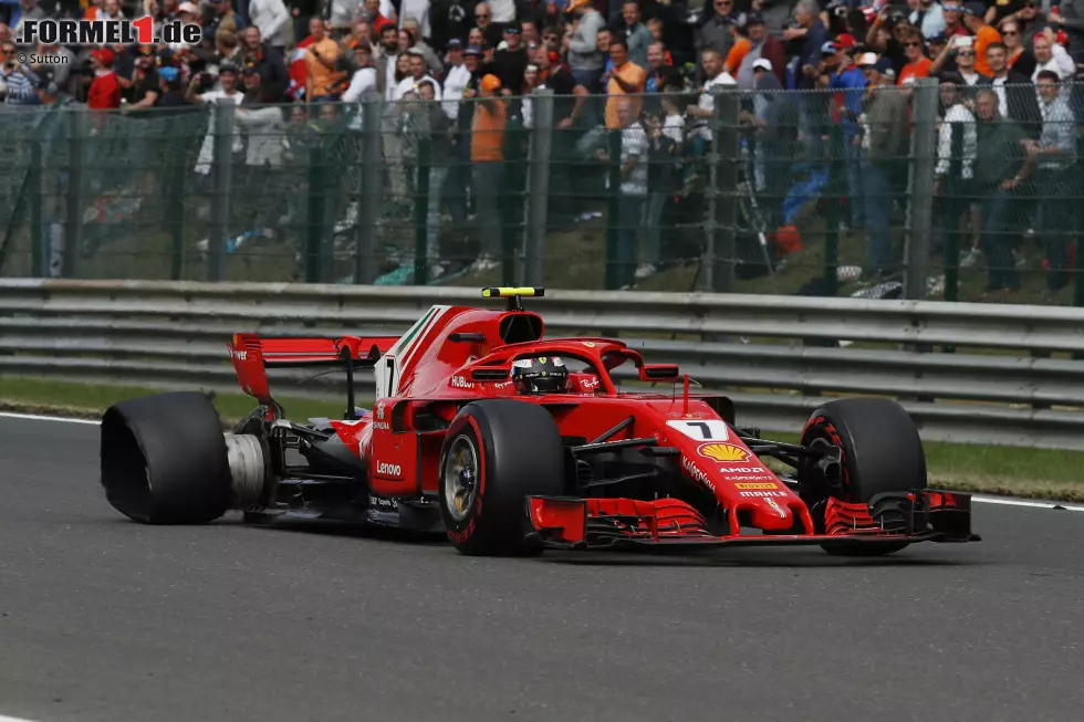 Foto zur News: Kimi Räikkönen (3): Jedem wird einleuchten, dass er nach dem Startcrash keine Chance hatte, noch was zu reißen. Im Qualifying wurde er Opfer von Ferraris Benzinpoker. Schade, denn vom Speed her war er der schnellste Mann des Wochenendes. Nur wieder einmal: Bei Kimi geht schief, was schiefgehen kann.