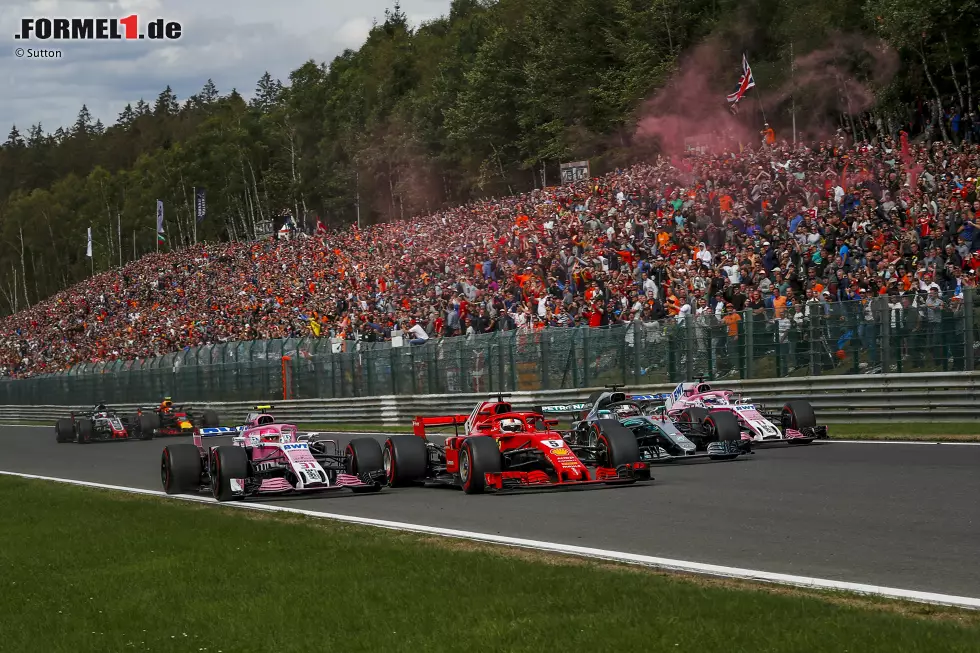 Foto zur News: Esteban Ocon (2): Es kann nicht wahr sein, dass die Zukunft dieses Mannes noch nicht geklärt ist! Für die Pole hat&#039;s nicht ganz gereicht, aber für Bestzeit im ersten Sektor. Dass er nach dem Start nicht alles für die Führung riskiert hat, die er sowieso nicht verteidigen hätte können, spricht für ihn. Abgeklärte Performance.