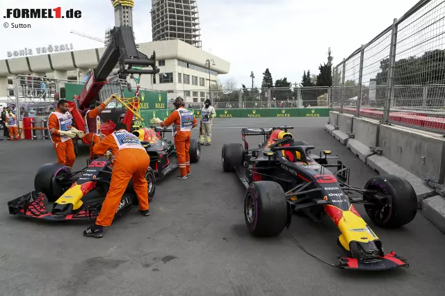 Foto zur News: Nach dem Scharmützel zwischen Max Verstappen und Daniel Ricciardo in Baku riecht es nach Stunk bei Red Bull: alle Bilder des Vorgeplänkels, des Crashs und des Nachspiels!