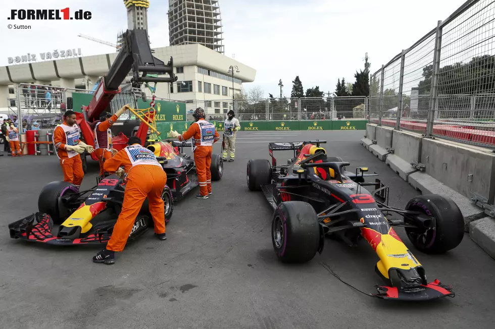 Foto zur News: Nach dem Scharmützel zwischen Max Verstappen und Daniel Ricciardo in Baku riecht es nach Stunk bei Red Bull: alle Bilder des Vorgeplänkels, des Crashs und des Nachspiels!