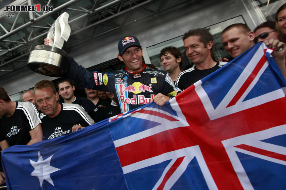 Foto zur News: Platz 3: Mark Webber (130 Rennen) - Als der Australier 2009 für Red Bull auf dem Nürburgring siegt, hat er bereits 129 Rennen mit Minardi, Jaguar, Williams und den Bullen auf dem Buckel. Bis zum Karriereende Ende 2013 kommen noch acht weitere Siege dazu, doch der ganz große Wurf gelingt nie ...