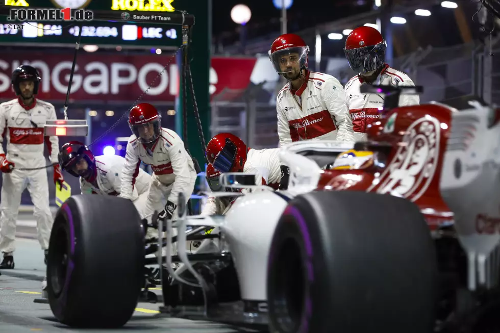 Foto zur News: Marcus Ericsson (4): Es ist eine Vier an der Grenze zur Drei, die wir dem Schweden nach Singapur aufs Auge drücken. Für die Drei war dann aber der Abstand zum Teamkollegen im Qualifying und Rennen etwas zu groß. Wäre Leclerc nicht gewesen, hätte man ihn zu einem super Wochenende gratuliert.