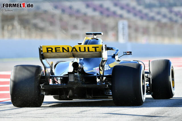 Foto zur News: Auf diesem Foto gut zu erkennen, wie das Auspuffrohr des Renault leicht nach oben geneigt ist, um den Heckflügel unten anzuströmen. Im vom Reglement erlaubten Rahmen von maximal fünf Grad.