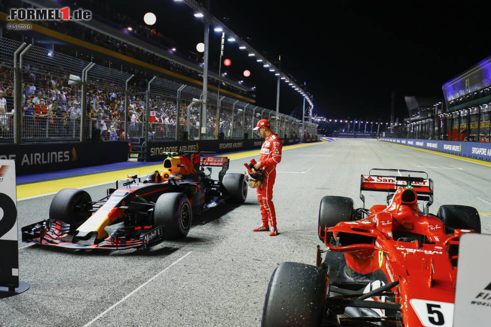 Foto zur News: Mit einer weiteren Modifikation in Singapur nahm Red Bull Anleihen bei Ferrari. Was Sebastian Vettel prompt zur Kritik verleitete, man habe Ferrari einfach kopiert.