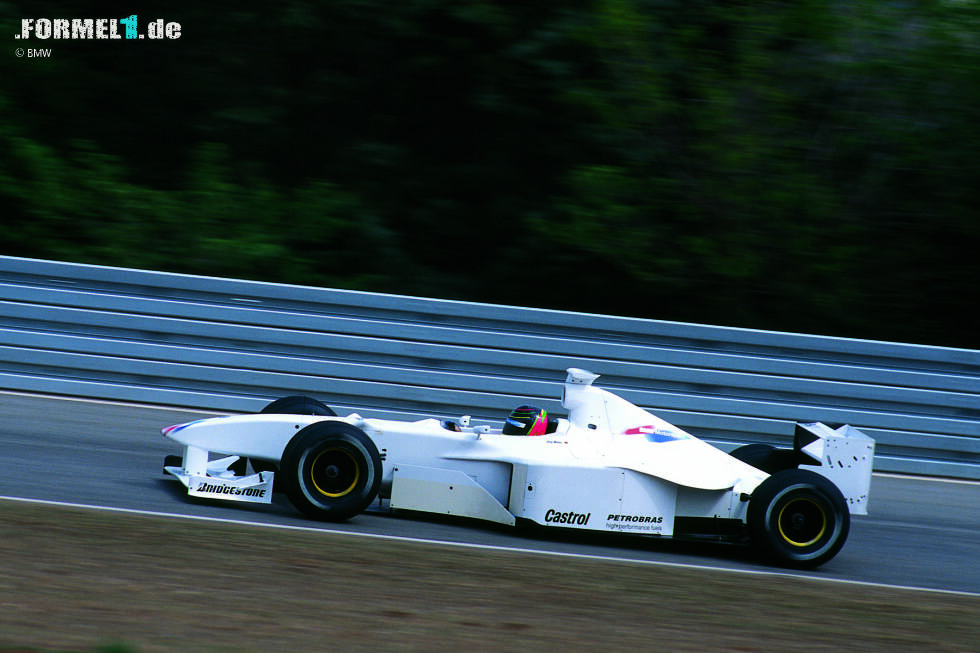 Foto zur News: ... 1999 bei BMW, das sich (hier mit Testfahrer Jörg Müller) auf den Formel-1-Einstieg als Motorenlieferant vorbereitet. Und BMW tut das mit unterschiedlichen ...