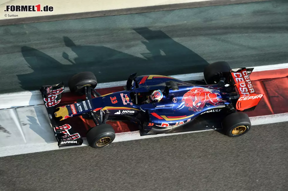 Foto zur News: 2015: Toro-Rosso-Renault STR10 - Fahrer: Max Verstappen/Carlos Sainz