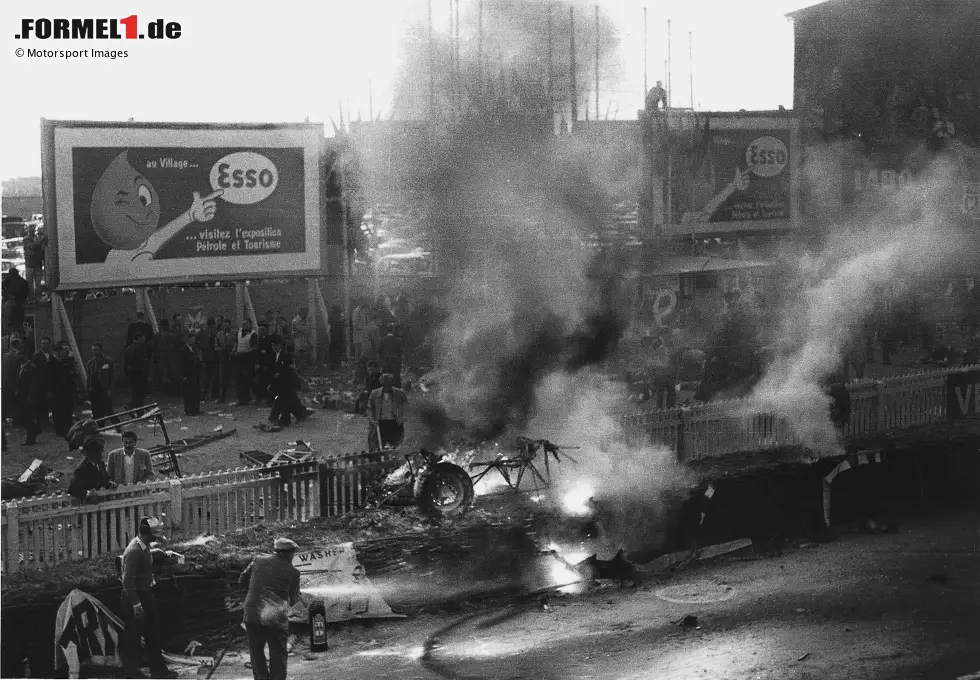 Foto zur News: Der Grand Prix 1955 wird aufgrund der Le-Mans-Tragödie kurz zuvor (es sind bei einem Unfall 83 Zuschauer und der Rennfahrer Pierre Levegh gestorben) abgesagt. Er geht trotzdem in die Geschichte ein, weil sich Mercedes in der Folge aus allen seinen Motorsport-Aktivitäten zurückzieht.