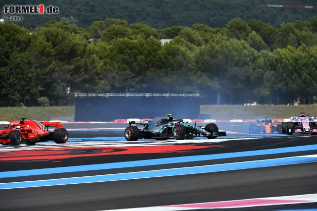 Foto zur News: Bottas bleibt in der Auslaufzone zurück.