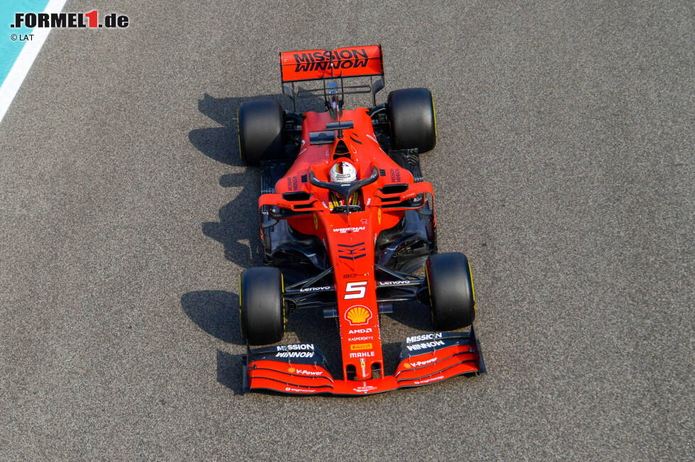 Foto zur News: 2019: Ferrari-Fahrer Sebastian Vettel greift mit einem SF90 namens &quot;Lina&quot; erneut nach dem WM-Titel, muss sich nach einer für ihn schwierigen Saison aber mit Gesamtrang fünf begnügen, noch hinter Ferrari-Kollege Charles Leclerc. Vettel schafft nur einen Saisonsieg und muss viel Kritik einstecken.