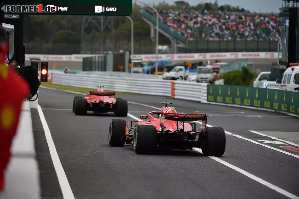 Foto zur News: Japan: Im Qualifying schickt Ferrari Vettel in Q3 mit Intermediates auf die Bahn, obwohl es dafür viel zu trocken ist. Unter dem gestiegenen Druck begeht er einen Fahrfehler in der Spoon-Kurve und landet nur auf Platz neun ...