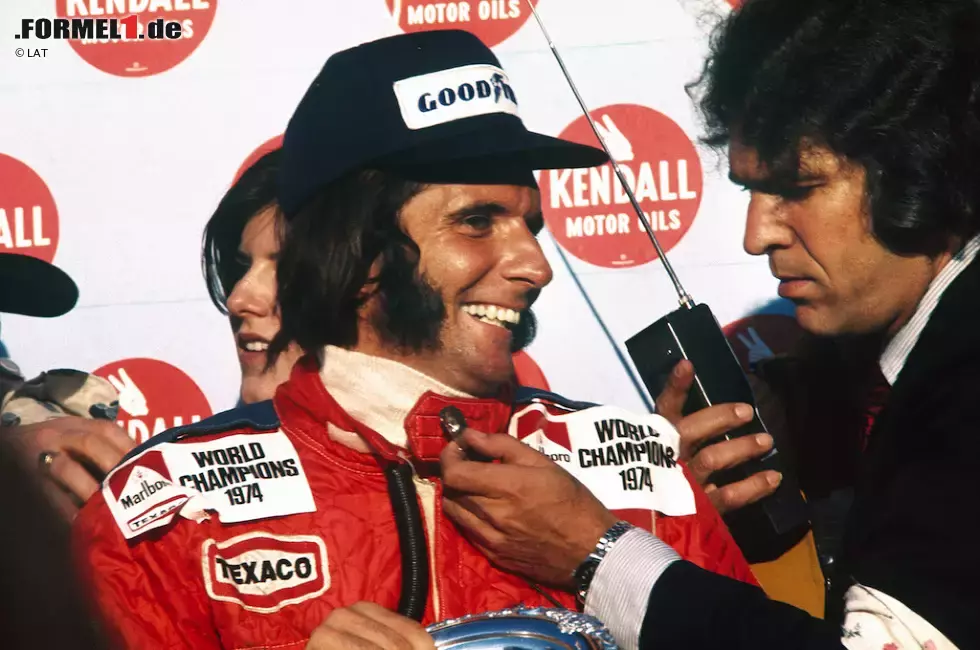 Foto zur News: Emerson Fittipaldi (Lotus und McLaren): Der Brasilianer gewinnt 1972 mit Lotus seinen ersten Titel. Im Alter von 25 Jahren ist er der damals jüngste Formel-1-Champion aller Zeiten. Sein Rekord wird erst 2005 von Fernando Alonso gebrochen. 1974 wechselt er als amtierender Vize-Champion zu McLaren. Dort gewinnt er auf Anhieb Titel Nummer.