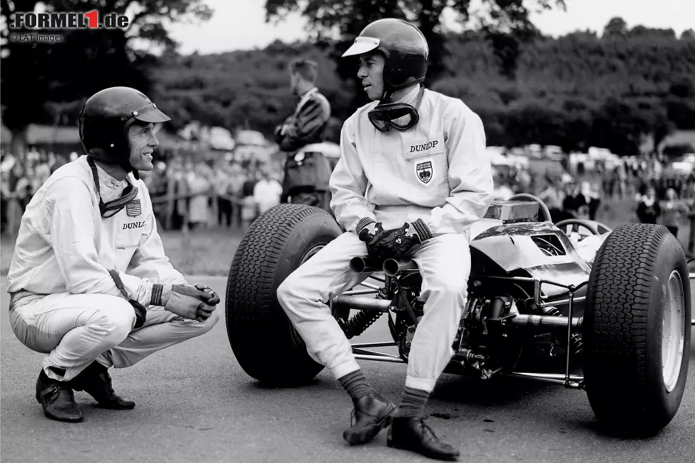 Foto zur News: 3. Dan Gurney (Brabham), Graham Hill (BRM), Bruce McLaren (Cooper) Belgien 1964: In der letzten Runde fielen sowohl Gurney als auch Hill ohne Sprit im Tank in Spa-Francorchamps aus. Jim Clark, der zu Beginn der letzten Runde noch Vierter war, schnappte sich McLaren und damit den Sieg. Hill wurde vor Gurney Fünfter.