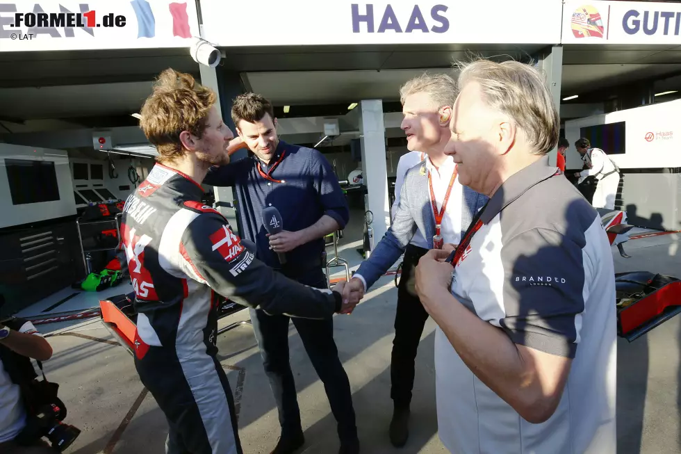 Foto zur News: Diese Begegnung werde er niemals vergessen. Wie auch Haas-Fahrer Romain Grosjean einen Moment nie vergessen wird: &quot;Ich durfte am Donnerstag die Trainings in Monaco miterleben. Als ich zur Toilette musste, traf ich dort DC [David Coulthard]. Er sagte: &#039;Geh zu zuerst, Sohn&#039;&quot;, muss der Franzose heute noch lachen.