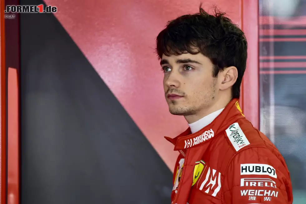 Foto zur News: Genau so erging es auch Charles Leclerc. Die Ferrari-Hoffnung kann sich an sein erstes Rennen allerdings kaum noch erinnern. &quot;Das ist ein Bild, an das ich mich ewig erinnern werde. Ich war vielleicht drei oder vier Jahre alt, habe in der Wohnung eines Freundes mit kleinen Autos gespielt und zugleich den Grand Prix geschaut.&quot;