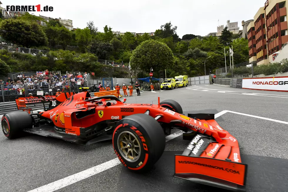 Foto zur News: Mit Ferrari holte Lauda 1975 und 1977 zwei seiner drei Titel. Auf den SF90 findet man seinen Namen in Monaco daher auf dem Bügelflügel an den Seitenkästen.