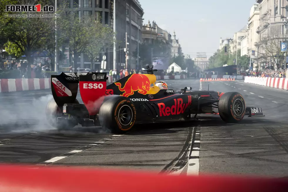 Foto zur News: Max Verstappen, RB7-Showcar