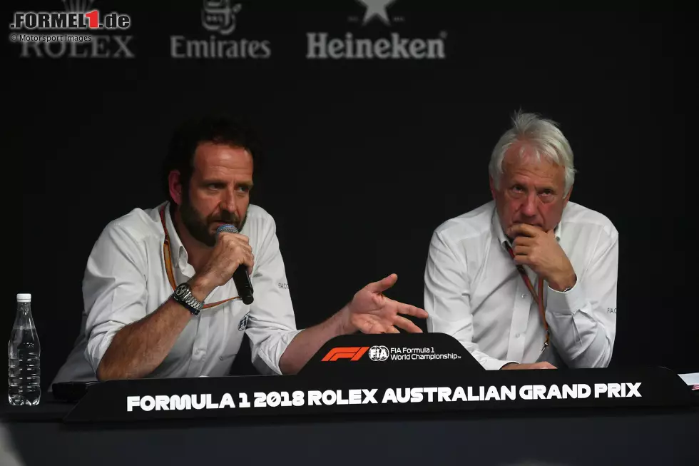 Foto zur News: Pressekonferenz in Melbourne 2018. Links im Bild: FIA-Kommunikationschef Matteo Bonciani.