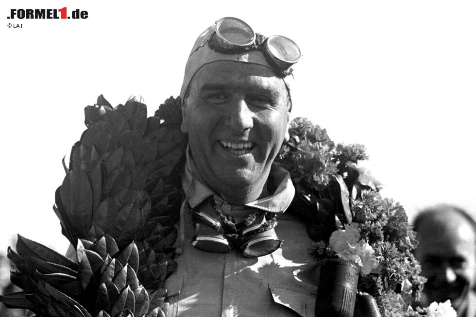 Foto zur News: Am Ende des Jahres wird Farina auch der erste Weltmeister der Geschichte. Fangio gewinnt zwar genau wie der Italiener ebenfalls drei Rennen, scheidet in den anderen drei allerdings aus.