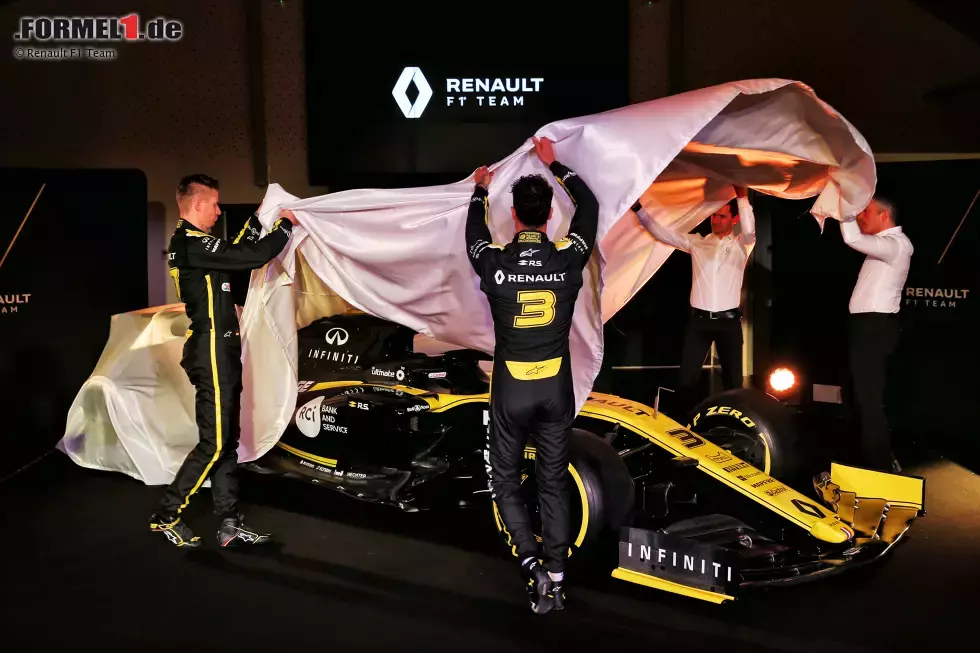 Foto zur News: In der Fabrik in Enstone präsentierte Renault den R.S.19 von Nico Hülkenberg und Daniel Ricciardo.