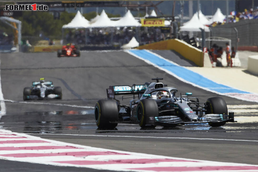 Foto zur News: 10 Siege: Mercedes von Brasilien 2018 bis Frankreich 2019 - Den Silberpfeilen gelang jüngst zum dritten Mal in Folge die Zweistelligkeit. Der Sieg von Hamilton in Le Castellet war erneut der zehnte. Doch wieder sollte die Serie danach reißen - zum dritten Mal durch einen Red Bull.