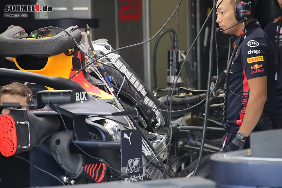 Foto zur News: Red Bull RB15: Motorinstallation